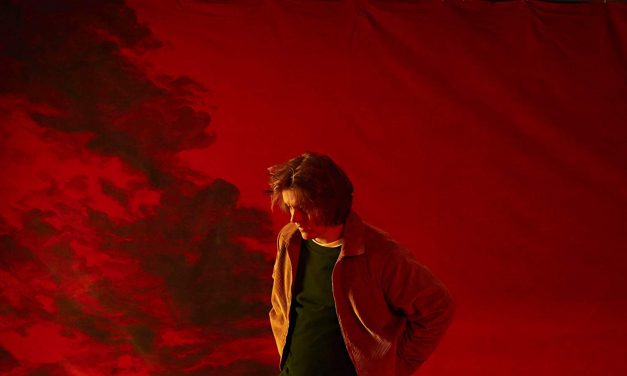 «Before You Go», el último lanzamiento de Lewis Capaldi antes de la reedición