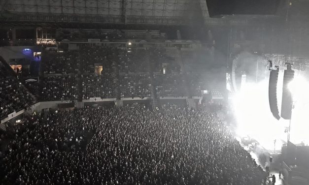 Izal en Barcelona: dos horas y media de locos bailando