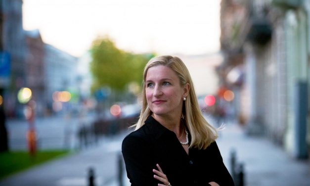 ENTREVISTA | Ruta Sepetys: «‘Las fuentes del silencio’ es una experiencia de aprendizaje continuo»