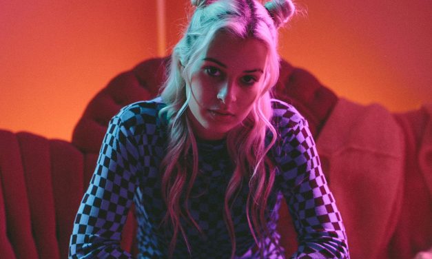 DORA presenta su nuevo single: «Stay»