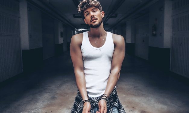 Carlos Right, de lo más veraniego con su nuevo tema: «Prisionero»