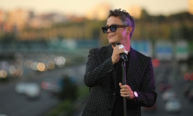 Alejandro Sanz celebra el ‘Puente del Corazón Partío’ con una actuación sorpresa en Madrid