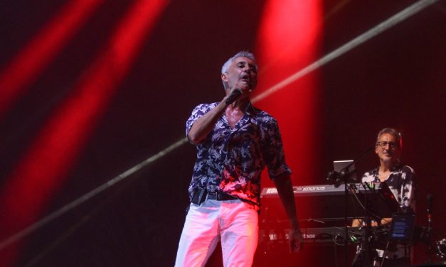 Sergio Dalma derrocha alegría sobre el escenario de Cambrils en una noche inolvidable