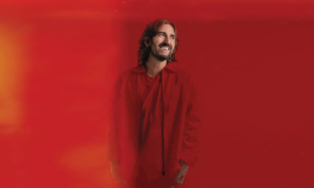 Entrevista | Andrés Suárez presenta ‘Viaje de vida y vuelta’: «Elijo el humor, el amor, el buen rollo, la luz y el rojo»
