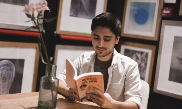 Entrevista | Jon Azkueta: “En ‘Huyendo Del Vicio’ hay muchos comportamientos tóxicos que dejo claro que no están bien”