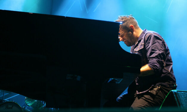Pablo López aterriza en Cambrils para celebrar una noche llena de música junto a su piano