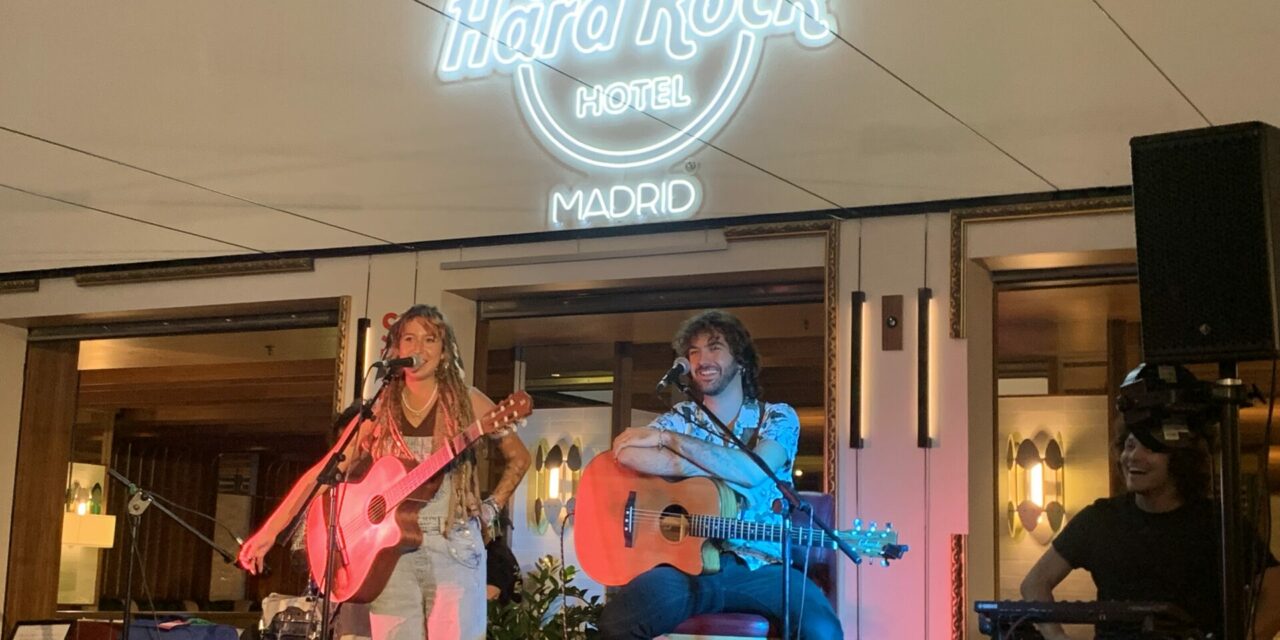 Grex estrena en primicia ‘Los locos’ con un concierto acústico en el centro de Madrid