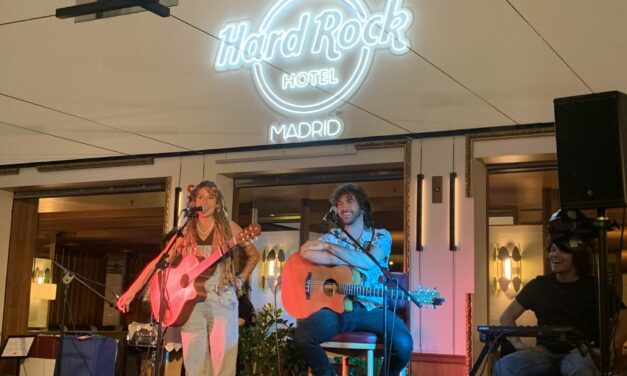 Grex estrena en primicia ‘Los locos’ con un concierto acústico en el centro de Madrid