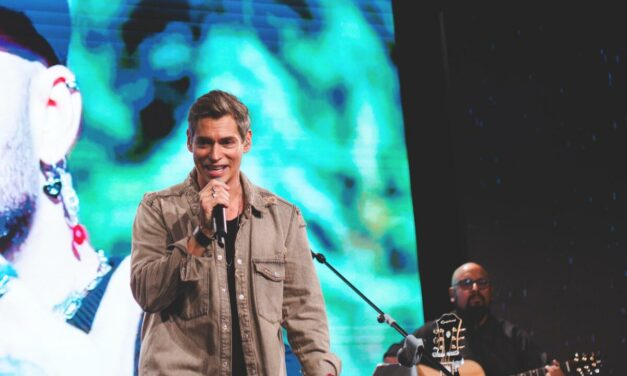 Carlos Baute regresa con ‘Espiral’ y demuestra que sigue teniendo nuestros corazones colgando en sus manos