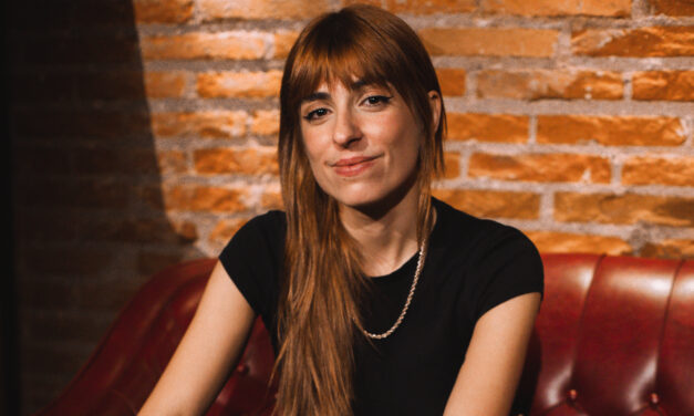 Entrevista | Chica Sobresalto: “Escribir los retales ha sido muy terapéutico para mí, una venganza a que todo tenga que ser tan cuadriculado como parece”