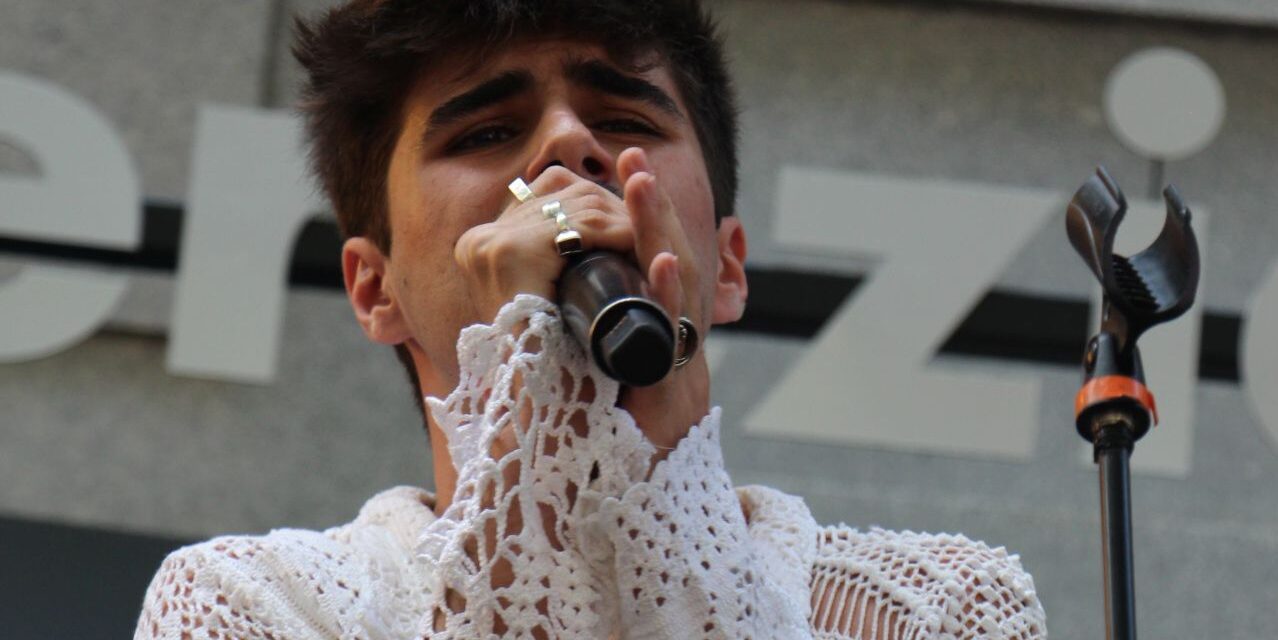 Martin Urrutia colapsa la Gran Vía de Bilbao en su primer concierto en solitario