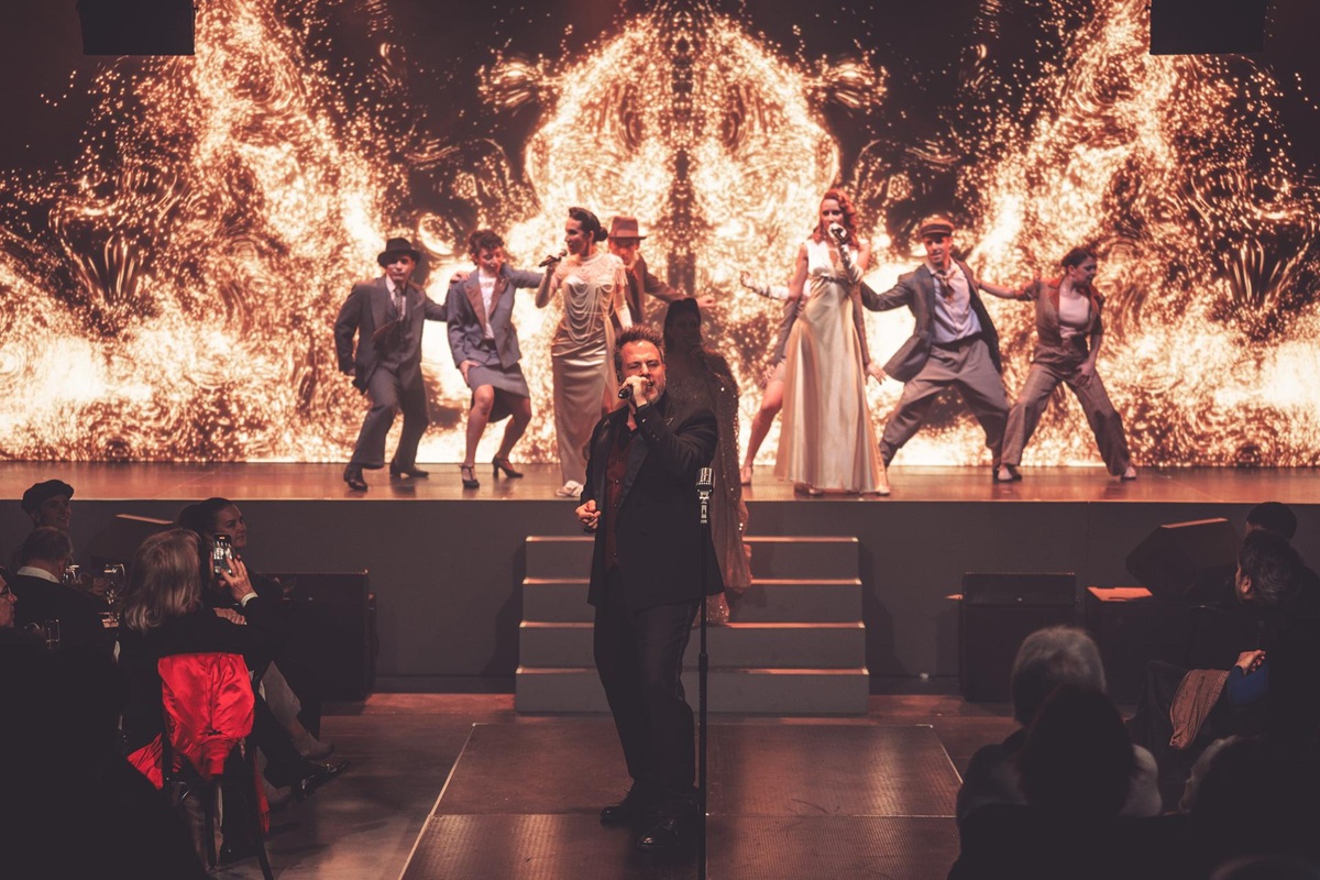 Gerónimo Rauch Gerónimo Rauch interpreta a Jean Valjean en la gira mundial de Les ...