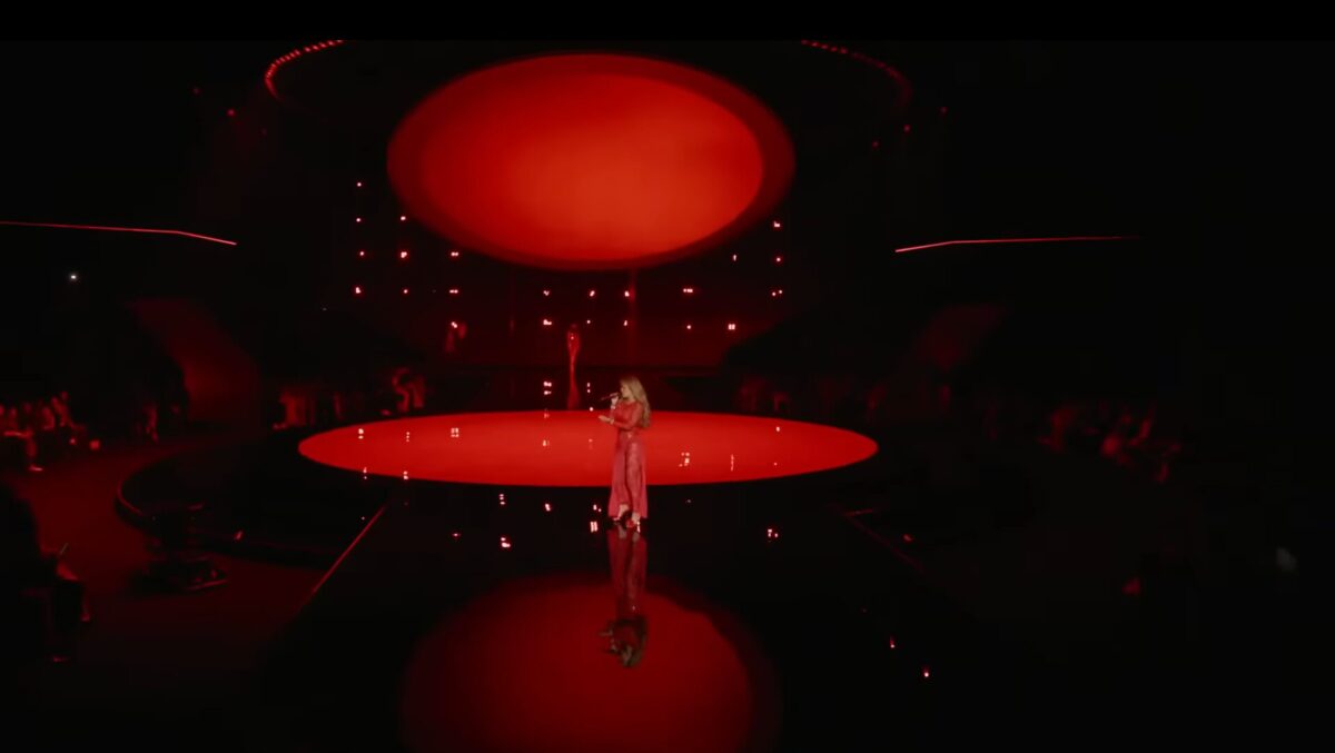 Karol G en la pasarela de Victoria's Secret 2025 Victoria's Secret 2025