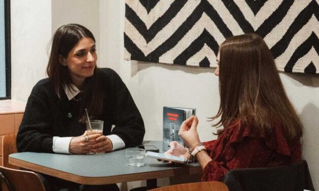 Entrevista | Chica Sobresalto: “Cuando te rindes a no ser nadie, aparece lo que realmente importa”