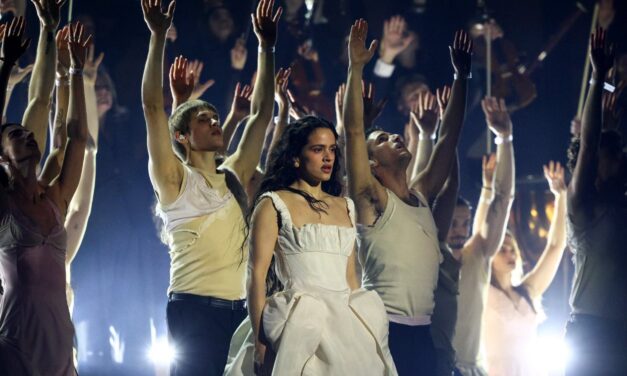 Rosalía desata la locura en los BRIT 2026 con su actuación de ‘Berghain’