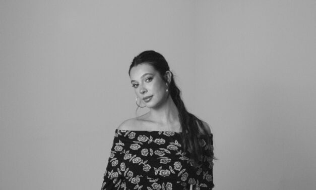 Entrevista | Julia Debis: «Mi finalidad es mantener esa honestidad en la que creo»