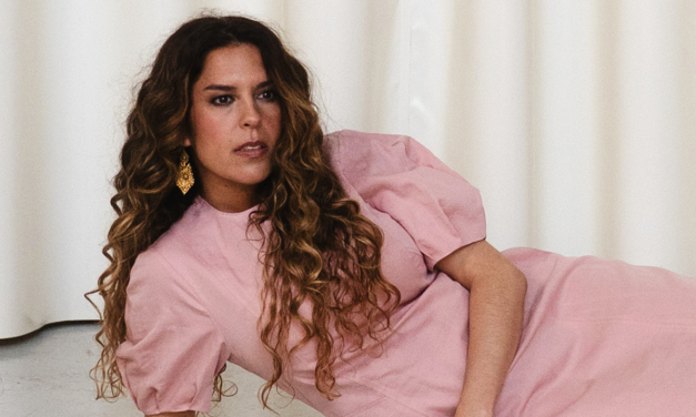 Inés Fonseca presenta ‘Ojito Derecho’, el nuevo capítulo de su universo ‘AURA’ tras su reconocimiento en los Premios Talento Latino 2026