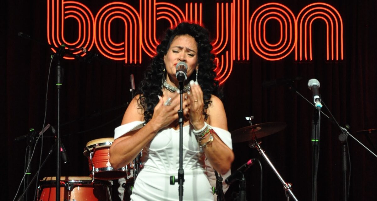 Son, boleros y latin jazz: Arahí Martínez llevó los ritmos de Cuba a Madrid